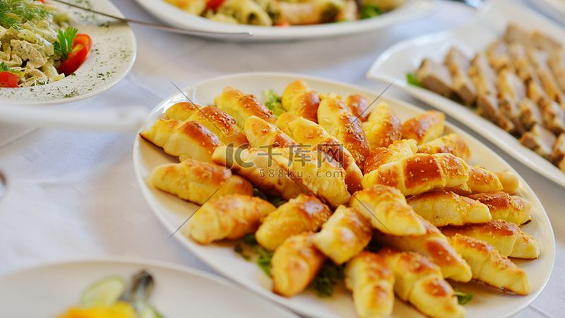 休闲零食，如何挑选健康又美味的办公室伴侣？**